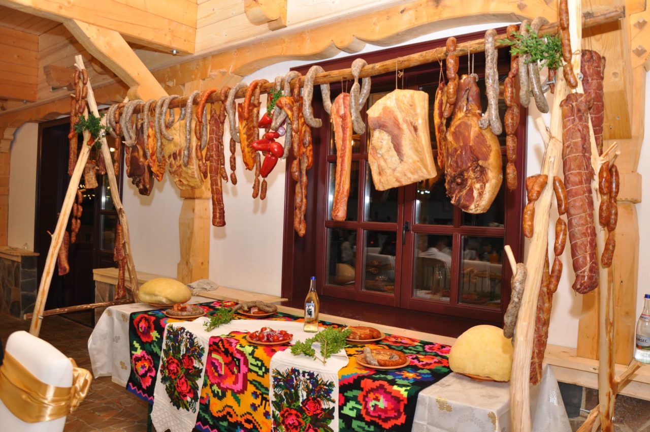 - Casa de Petrecere a Moroșanilor