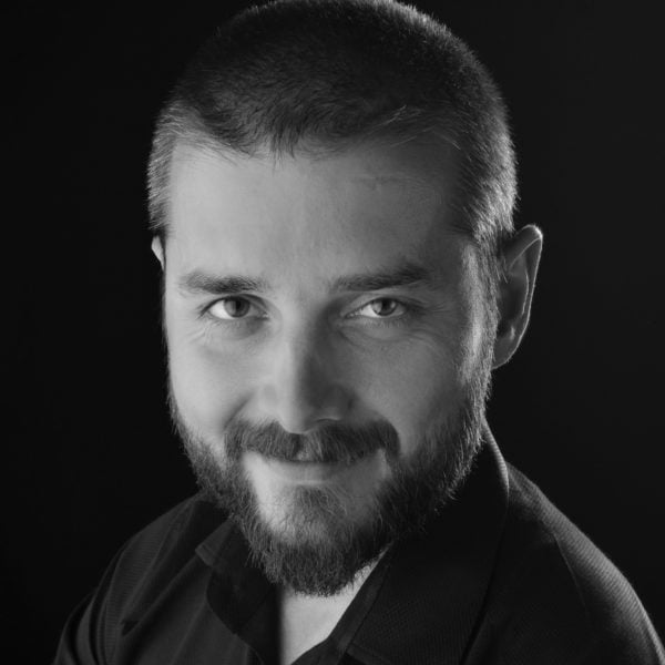 - Fotograf Lorand Szazi