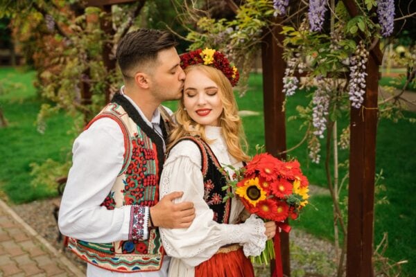 Povești Nunți Tradiționale - Iulia și Dragoș – Nuntă tradițională în Bihor